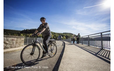 Radfahrer auf der Listermauer