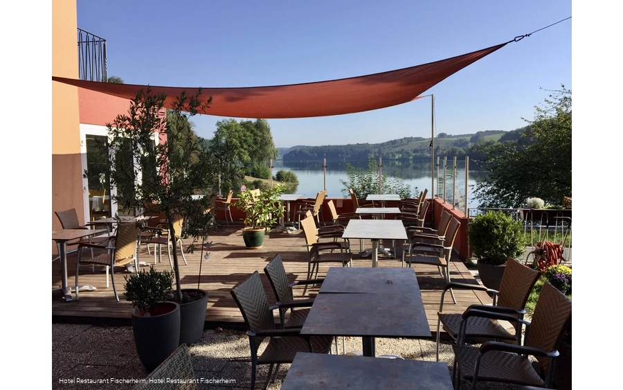 Terrasse mit Ausblick - © Hotel Restaurant Fischerheim