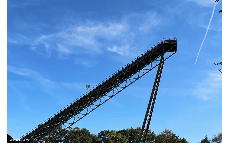 Beeindruckende Höhe der Schanzenanlage
