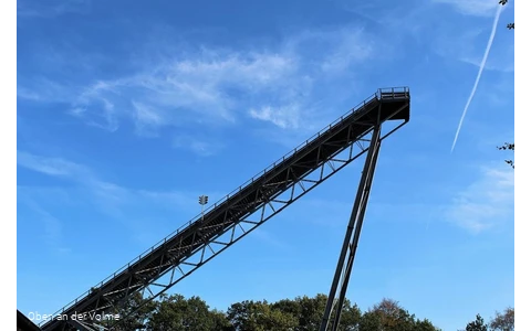 Beeindruckende Höhe der Schanzenanlage