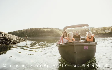 Familie im Boot