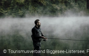 Angler mit Nebel