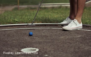 mini-golf-3536038.jpg