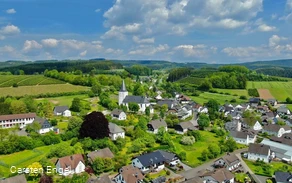 Ortsansicht Schönholthausen mit Kirche Ortsansicht Schönholthausen mit Kirche