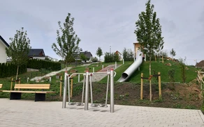 Mehrgenerationen-Spielplatz Östlich Rathaus 1.jpg