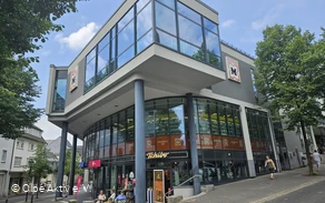 Drogerie Müller Olpe - Außenansicht vom Kurkölner Platz