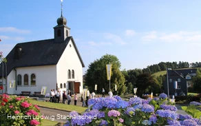 Sendschotter Umgang an der Schedaer Kapelle 2018.JPG