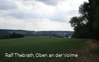 Aussicht nach Verlassen des Waldes über Niederhengstenberg hinweg