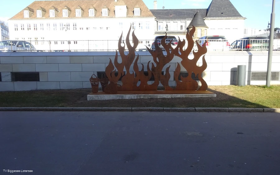 Skulptur Feuer löschen Skulptur Feuer löschen