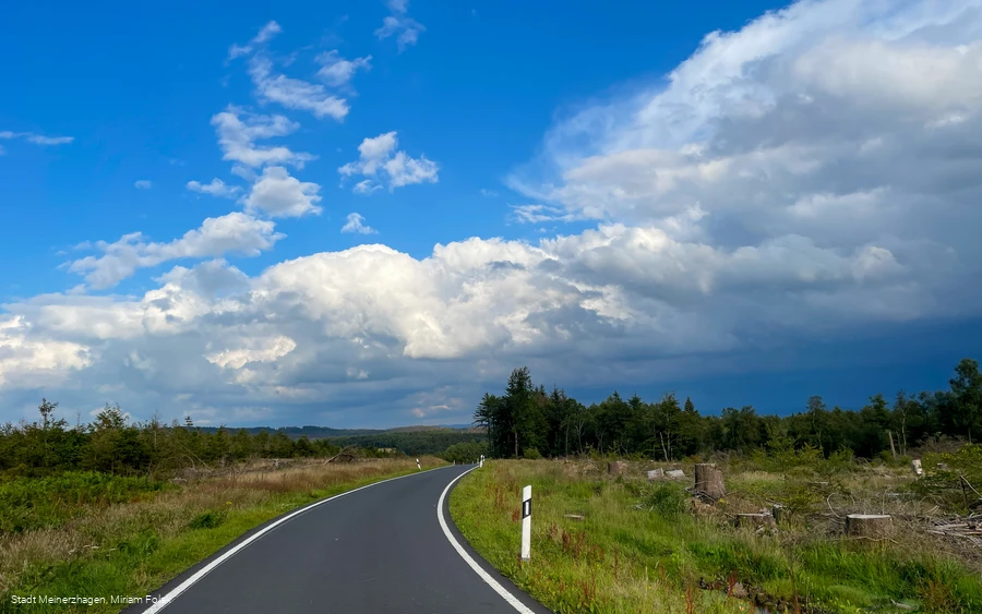 Die Strecke führt durch das Ebbegebirge