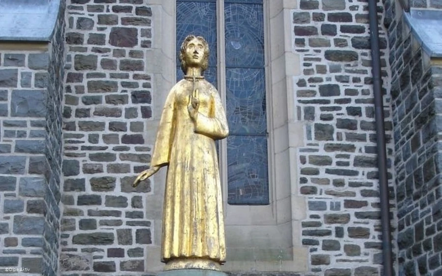 Agatha Statue.jpg