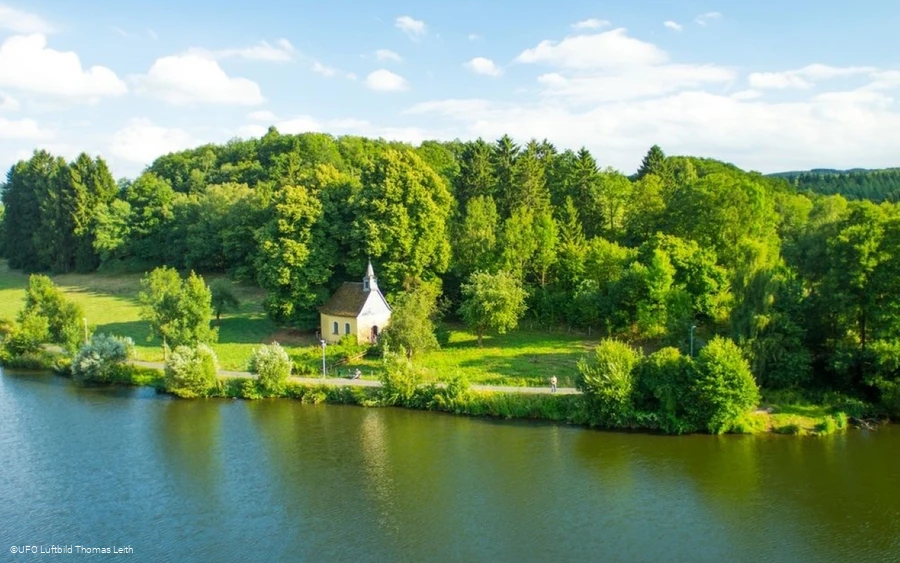 Valentinskapelle am Olper Obersee.jpg