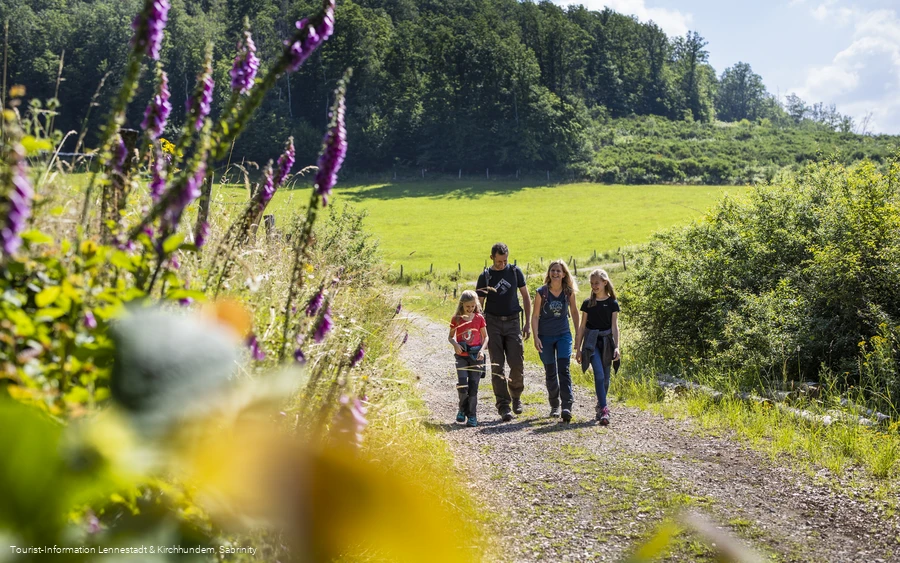 Familie auf dem Veischeder Sonnenpfad
