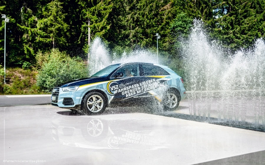 Wasserhindernis.jpg Wasserhindernis.jpg