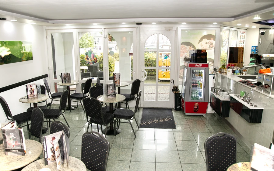 Eisdiele von Innen.jpg