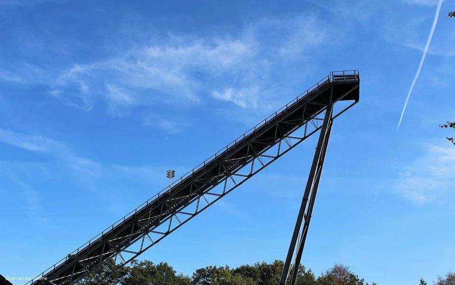 Beeindruckende Höhe der Schanzenanlage