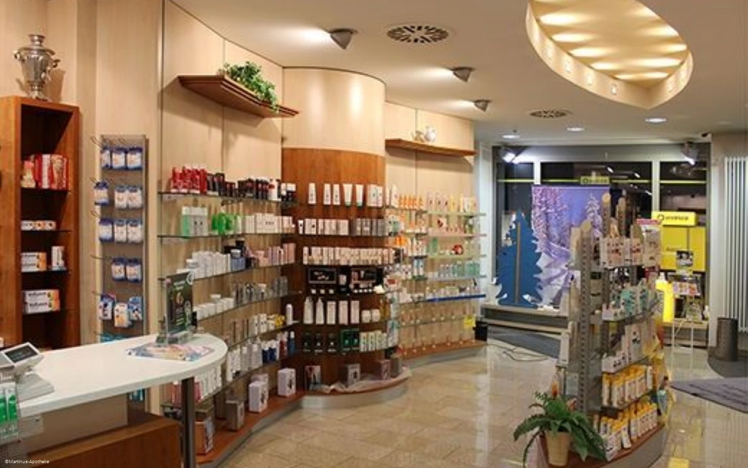 Martinus Apotheke Innenansicht.jpg