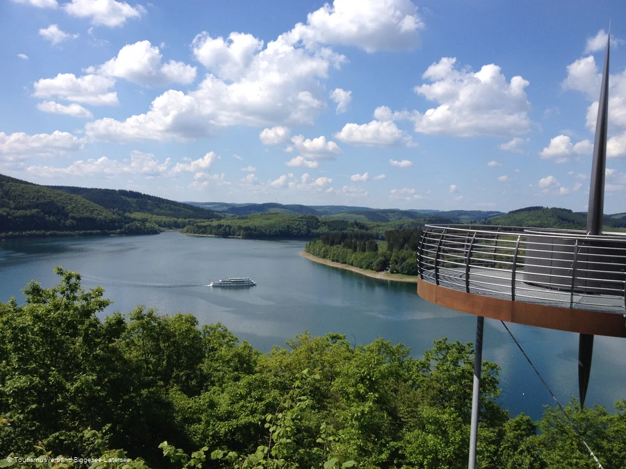 Biggeblick Aussicht: Personenschifffahrt Biggesee unterwegs