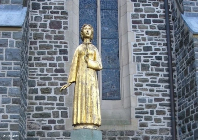 Agatha Statue.jpg