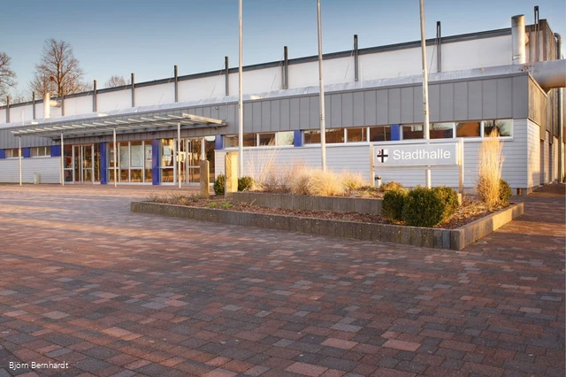 Die Stadthalle von außen