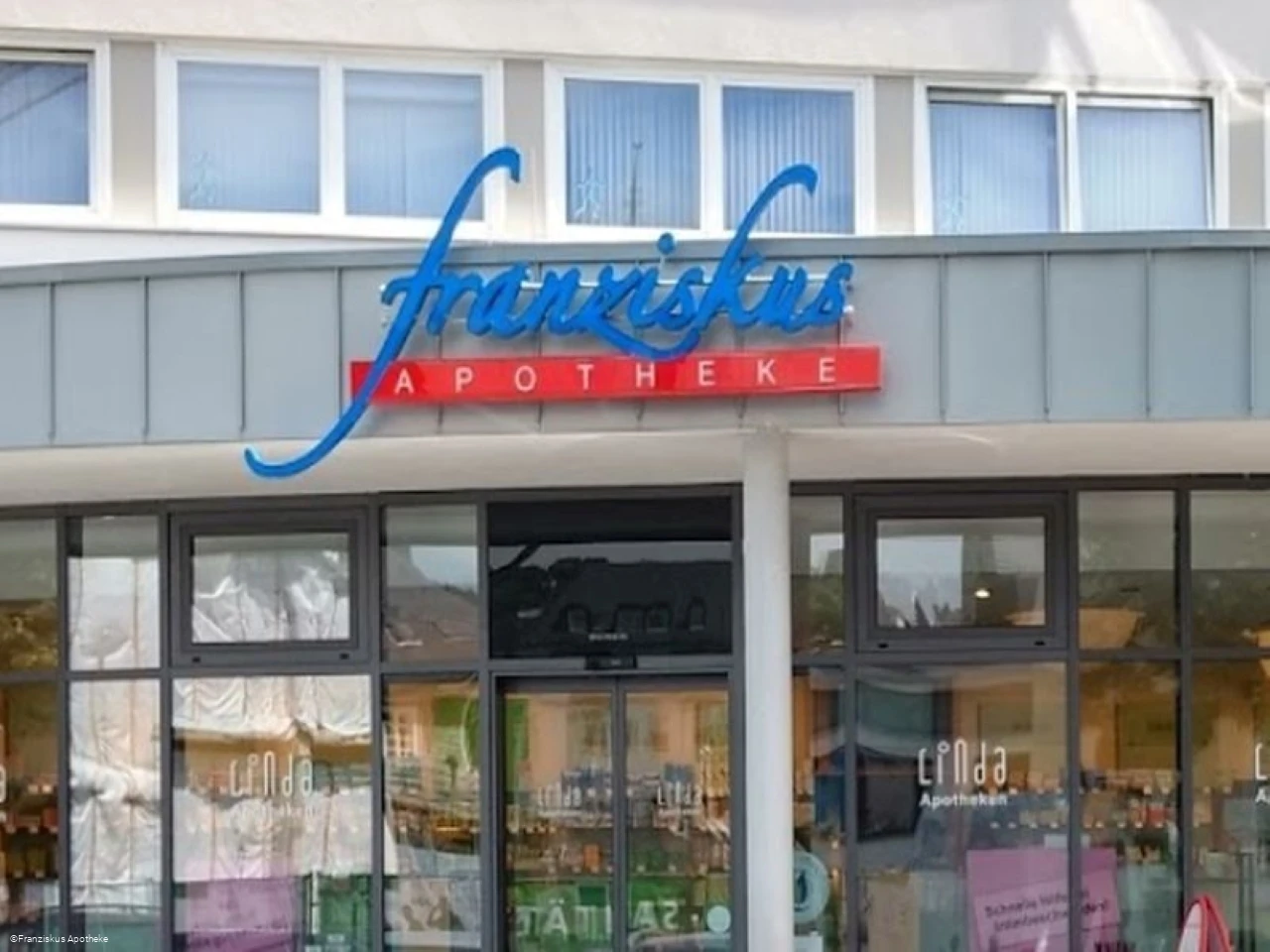 Außenansicht Franziskus Apotheke.jpg